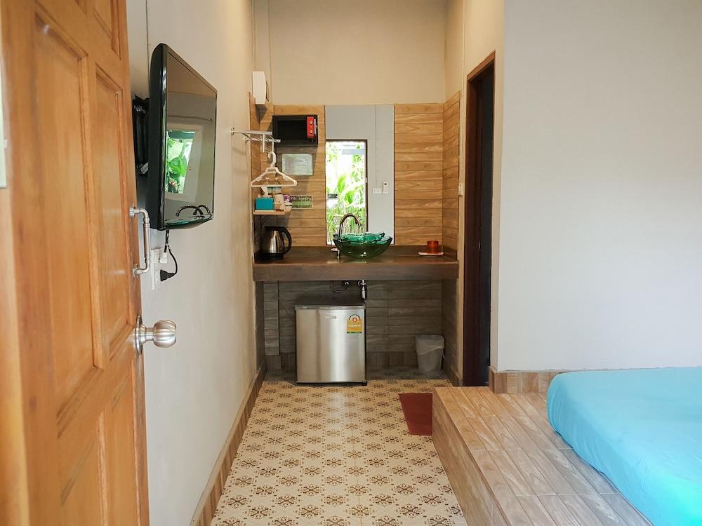 Glur Hostel Ao Nang Buitenkant foto